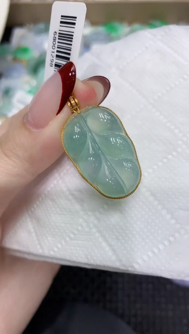 颈饰18K金镶嵌翡翠1111111111111