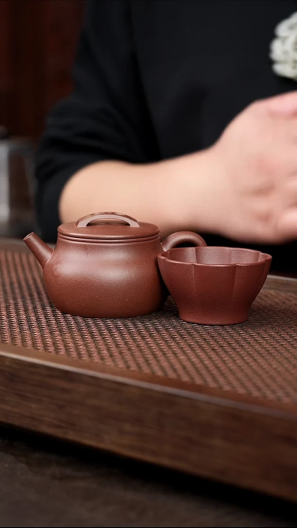 茶壶紫砂紫泥收口汉瓦+葵口杯