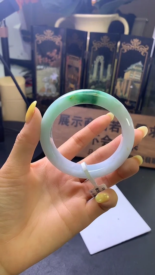 翡翠手镯未镶嵌白底青辣色缅甸天然A货翡翠手镯