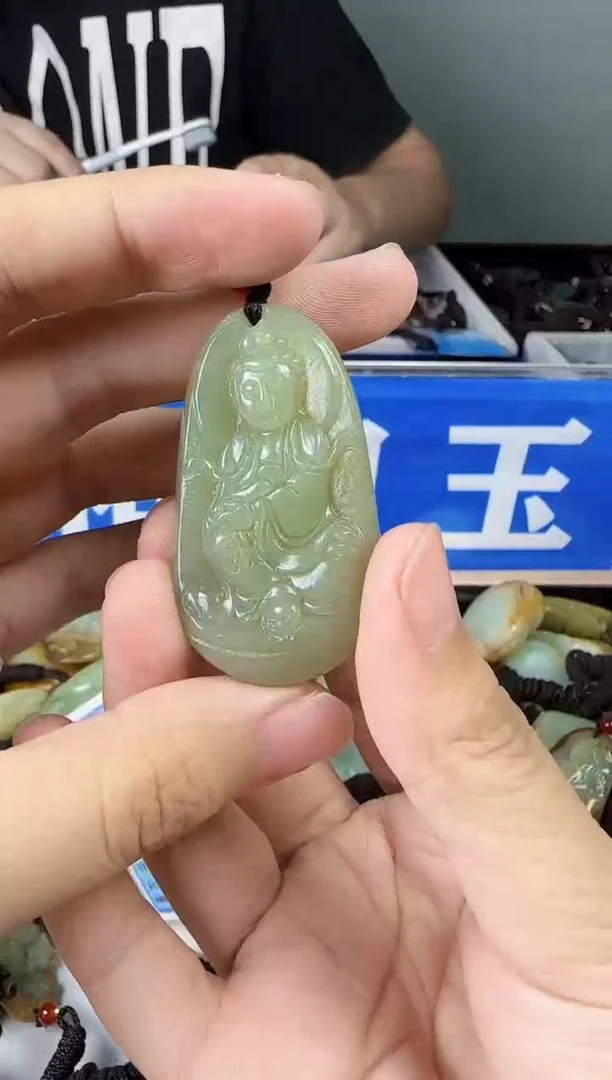和田玉未镶嵌颈饰1