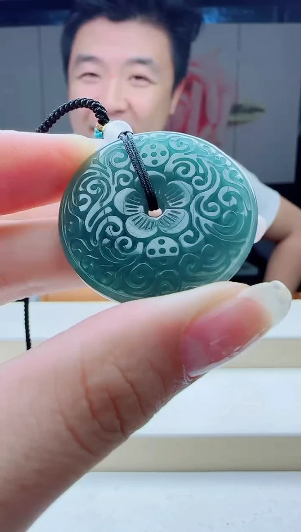 颈饰未镶嵌翡翠多样性发其中一