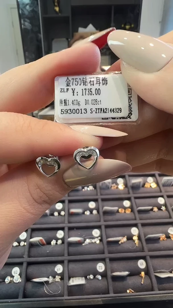 18K金镶嵌耳饰钻石天然真金真钻