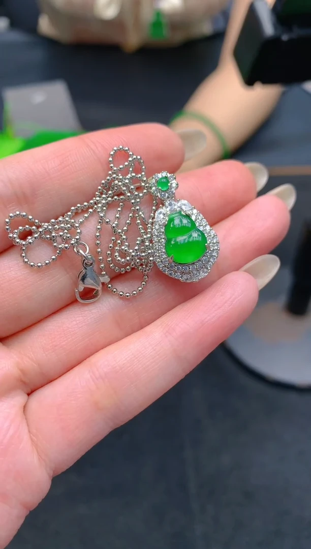 翡翠未镶嵌颈饰天然A货翡翠