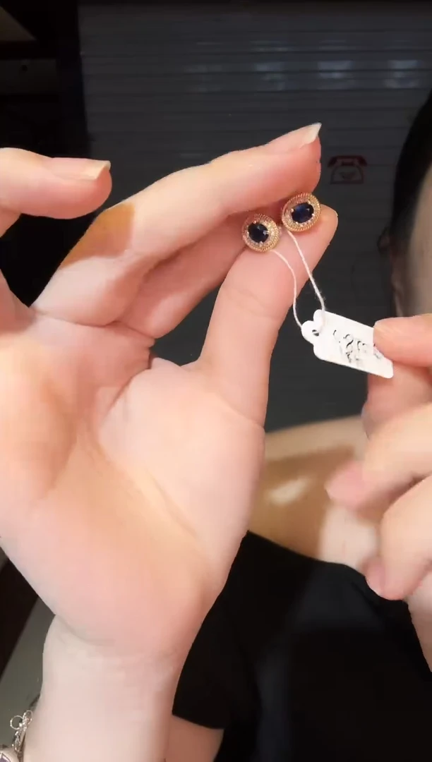 耳饰蓝宝石18K金镶嵌0.85ct