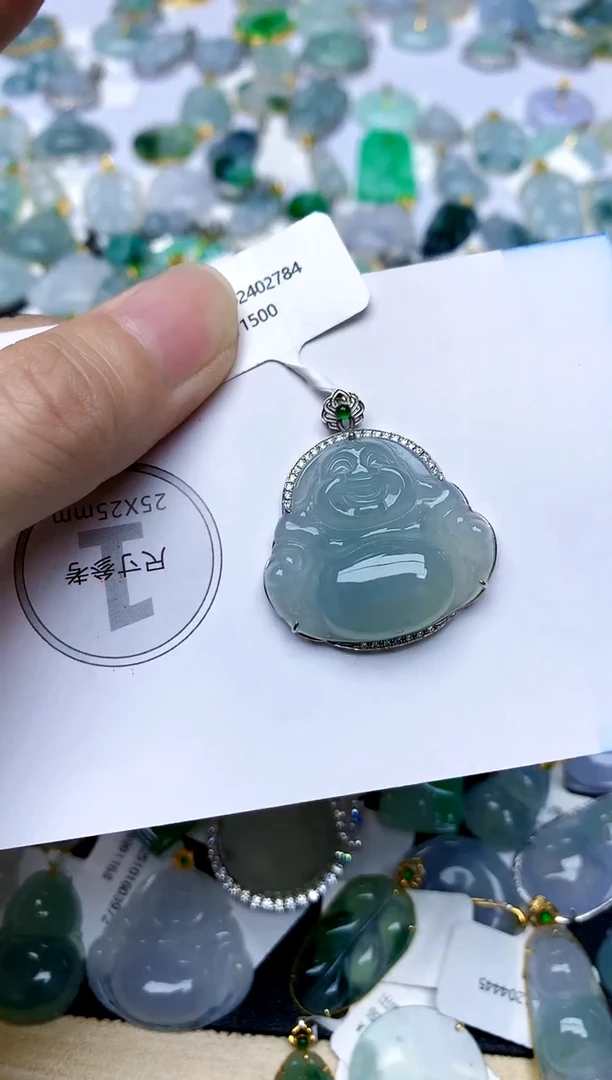 颈饰18K金镶嵌翡翠天然A货翡翠