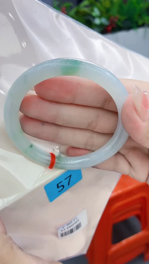 翡翠手镯未镶嵌翡翠手镯