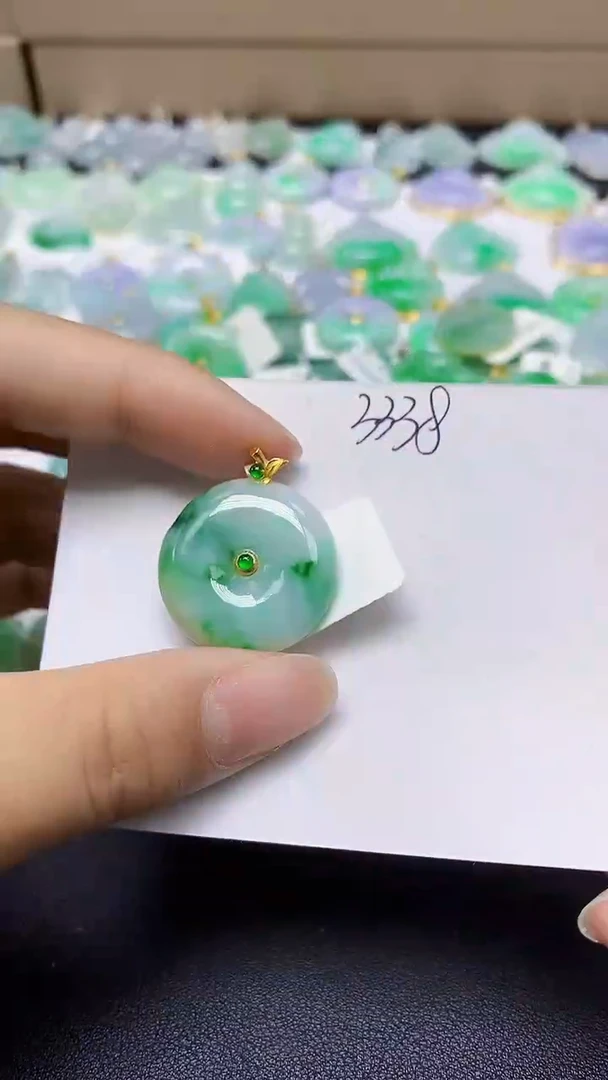 翡翠18K金镶嵌颈饰天然缅甸翡翠A货