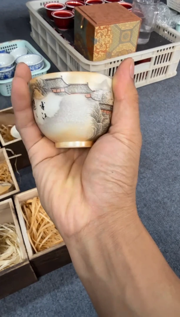 以笔为心，以瓷为纸。