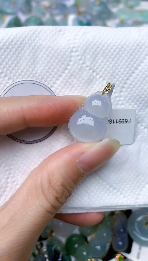 颈饰18K金镶嵌翡翠天然A货翡翠