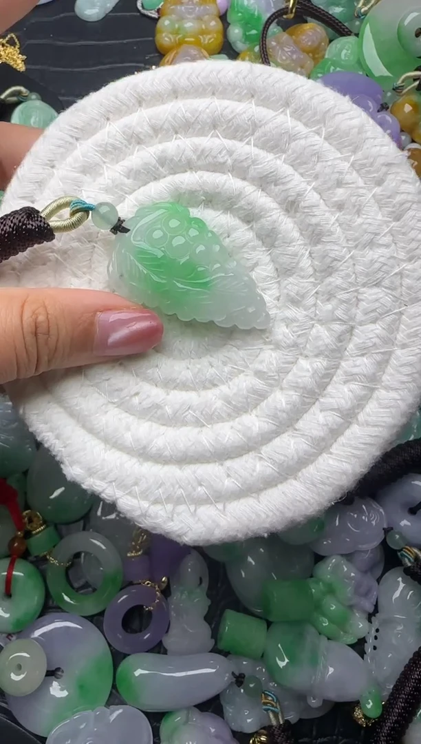颈饰未镶嵌翡翠缅甸翡翠吊坠