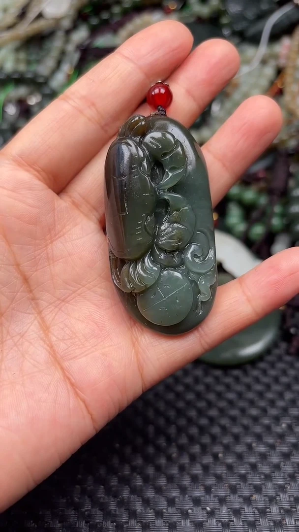 和田玉未镶嵌颈饰1