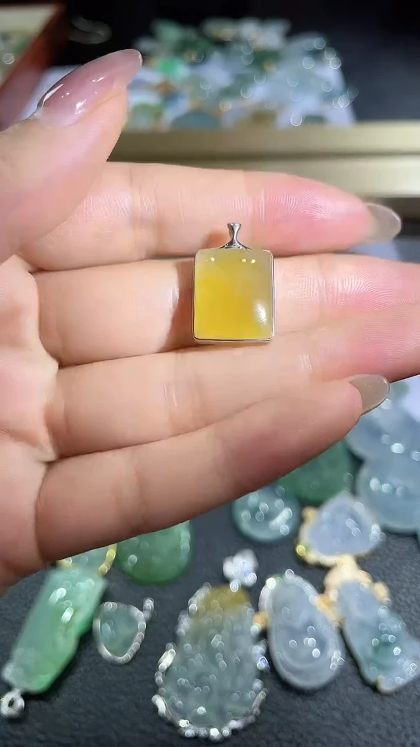 颈饰银S925镶嵌翡翠2026123001