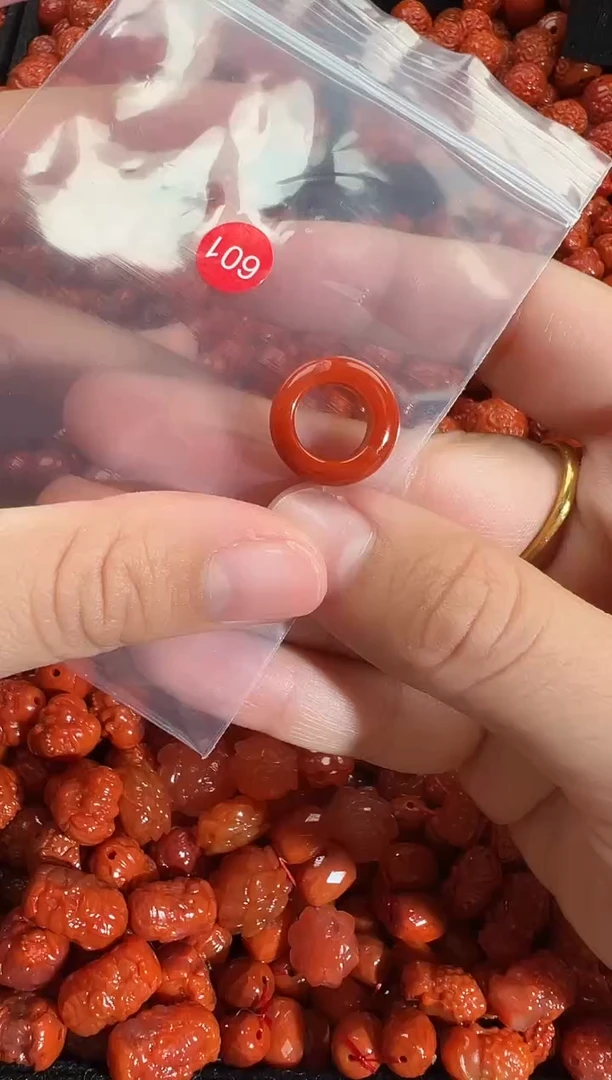 颈饰未镶嵌南红玛瑙1