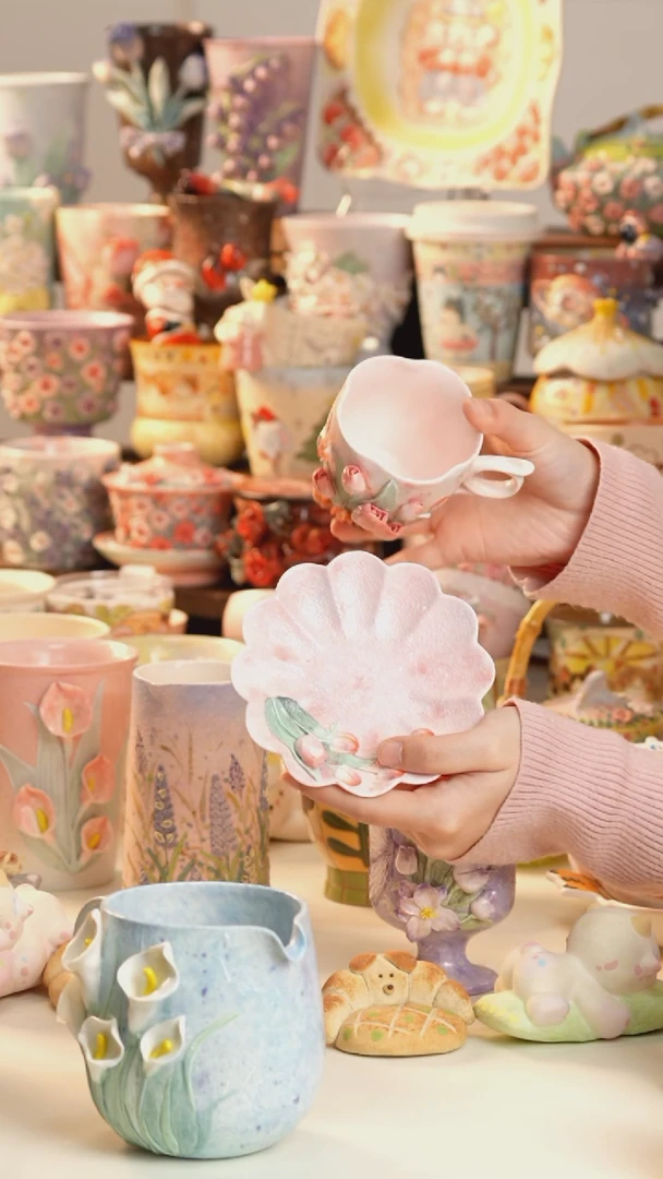 摆件陶景德镇釉下彩手绘设计师款陶瓷