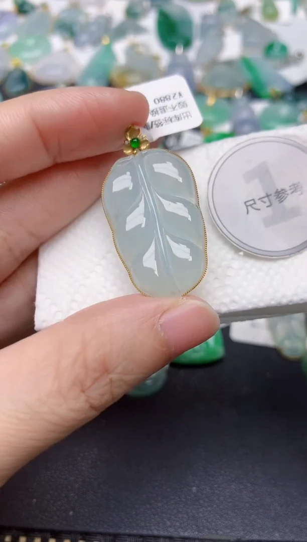 颈饰18K金镶嵌翡翠天然缅甸A货翡翠