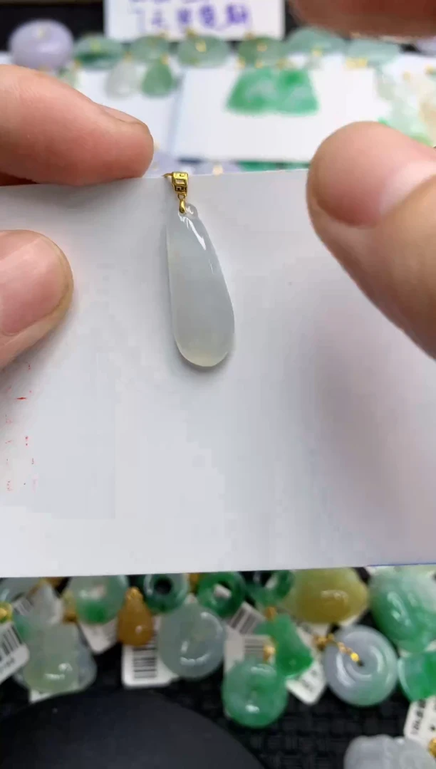 翡翠18K金镶嵌颈饰111111111