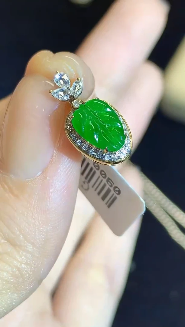 吊坠(不含链)18K金镶嵌翡翠多样性发其一