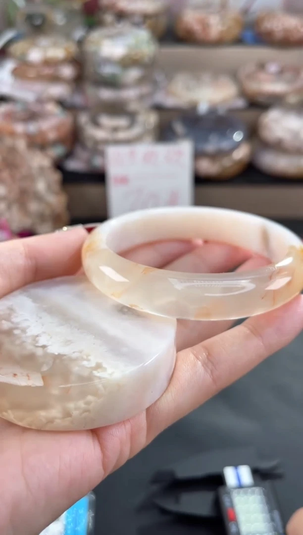 未镶嵌手镯石英质玉56