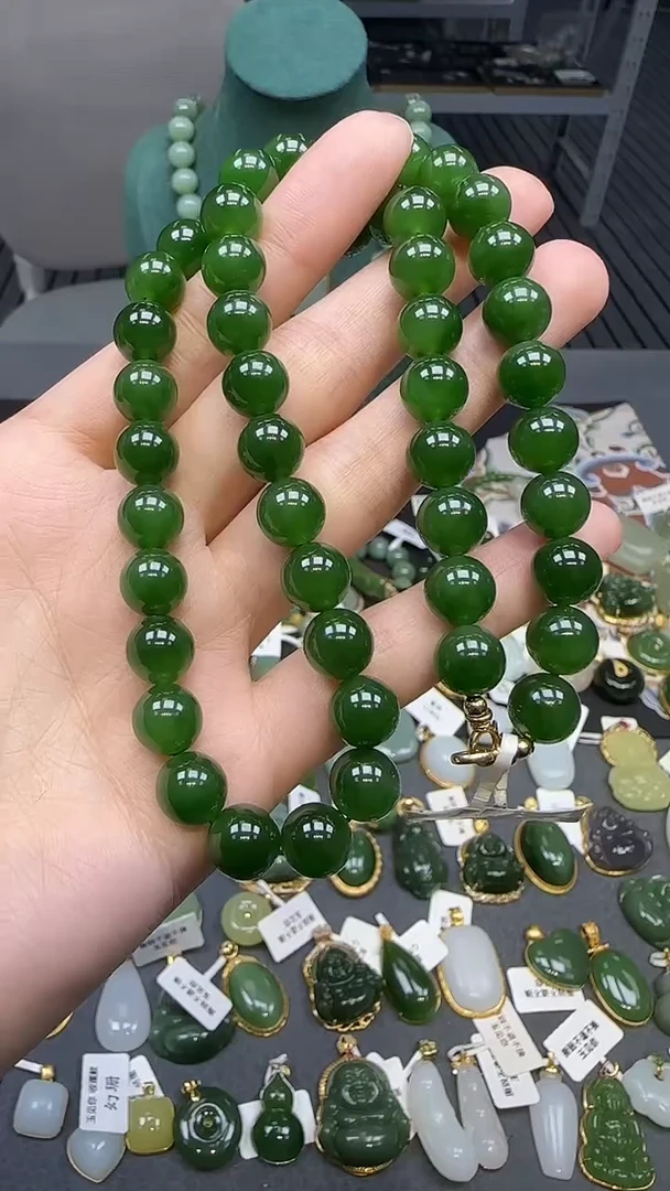 18K金镶嵌和田玉挂件1