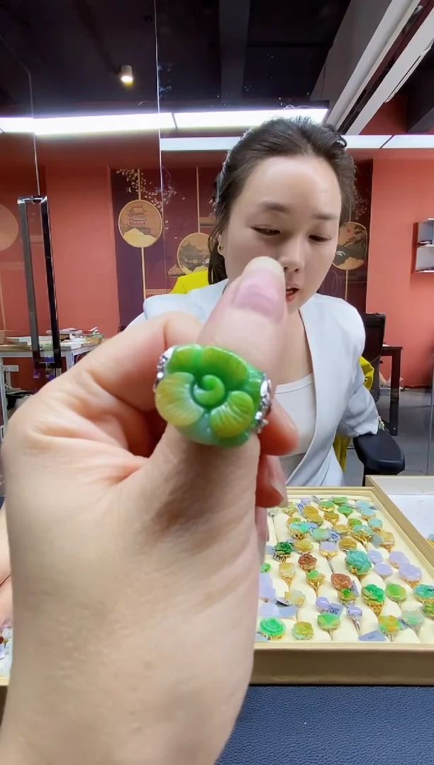 颈饰未镶嵌翡翠吊坠