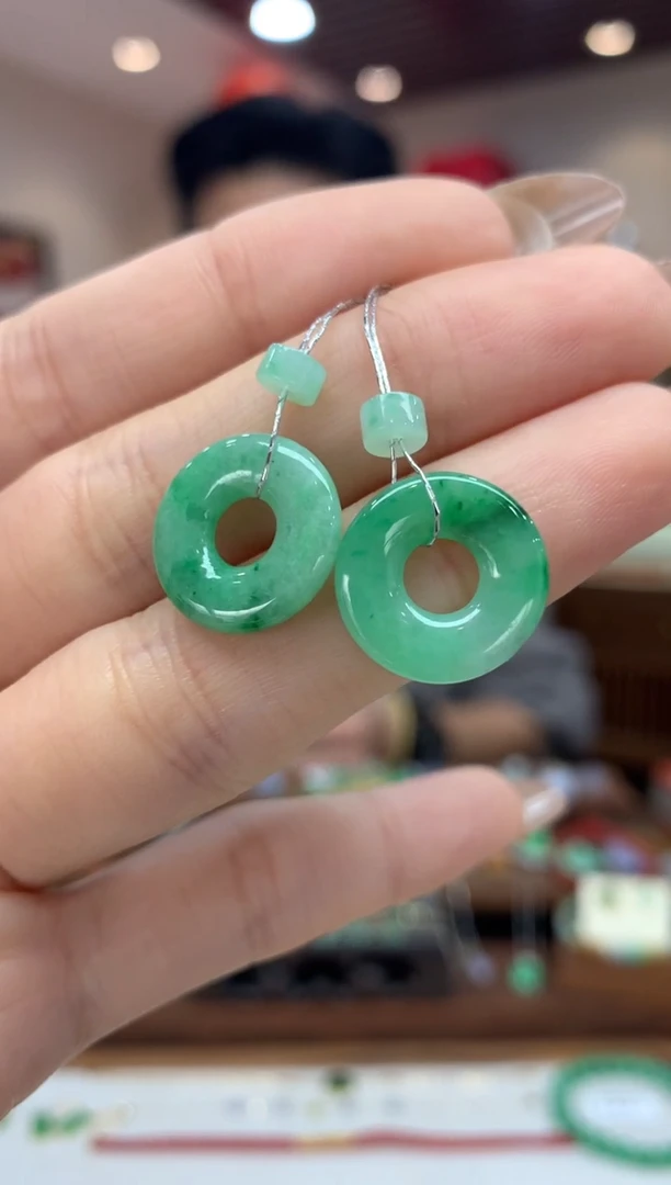 【闪购商品】翡翠吊坠(不含链)未镶嵌甜甜圈