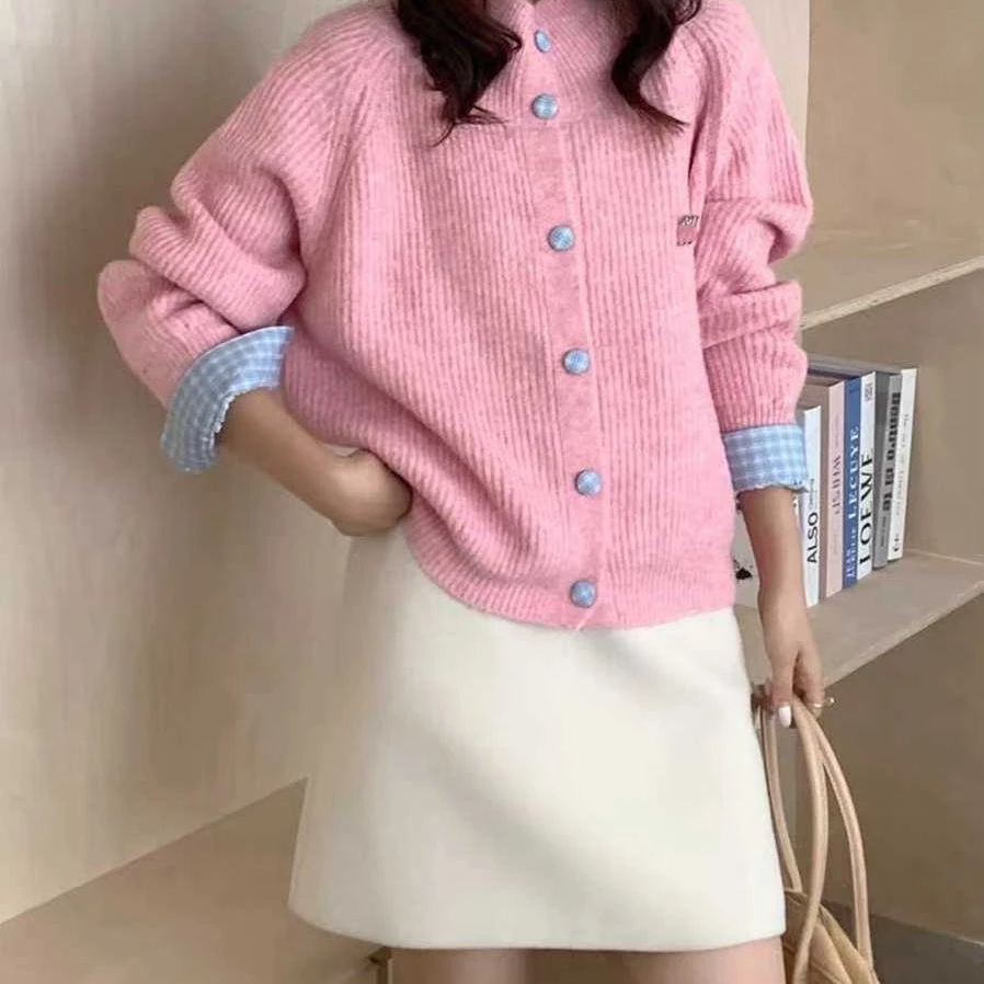 韩版减龄彩色纽扣草莓刺绣针织开衫女秋冬款翻领百搭毛衣外套上衣