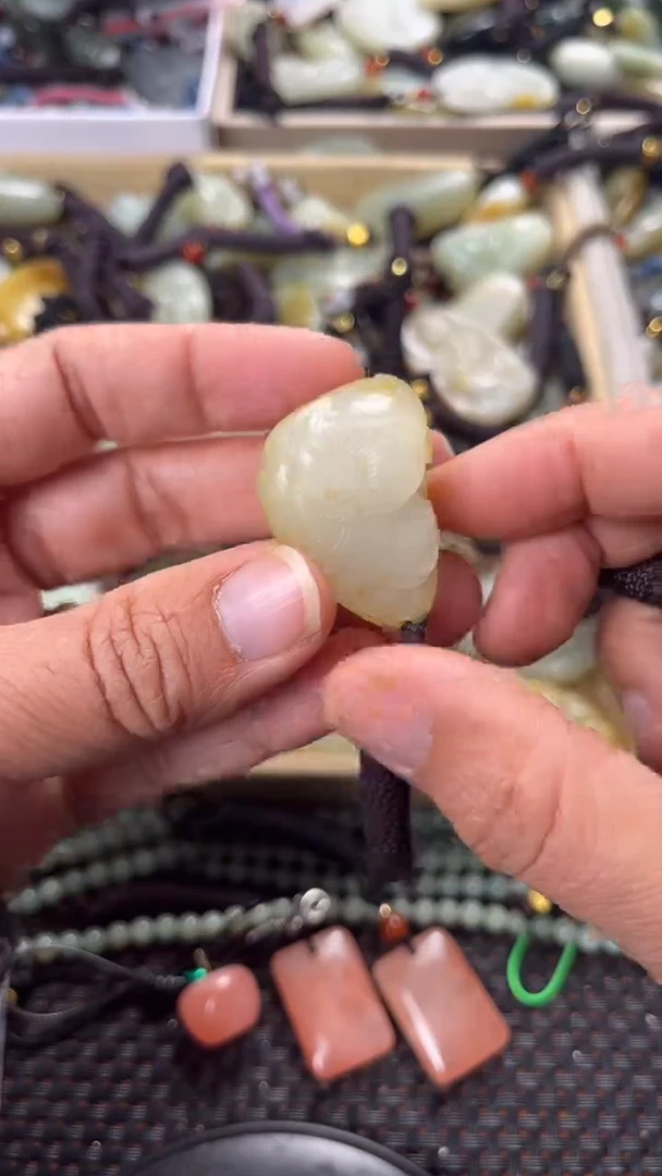 【闪购商品】和田玉颈饰未镶嵌多样性发货没有证书拍一发一有瑕