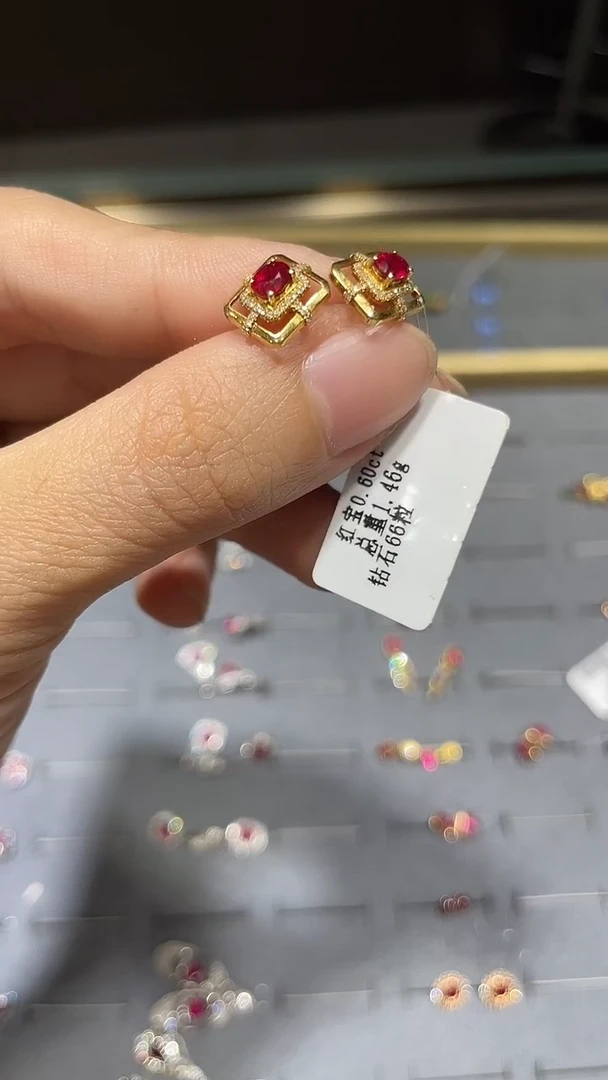 18K金镶嵌耳饰红宝石1
