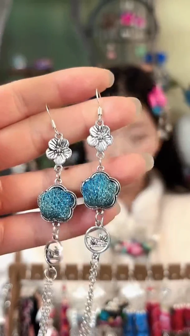 彩云南阁非遗老绣苗银饰品1152