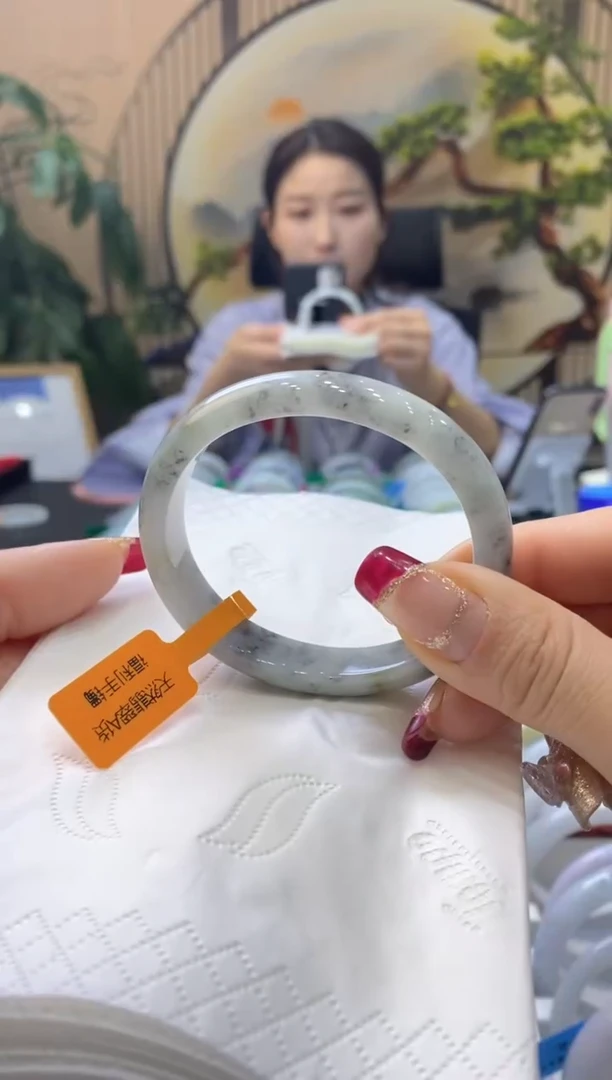 【闪购商品】翡翠手镯未镶嵌99909301