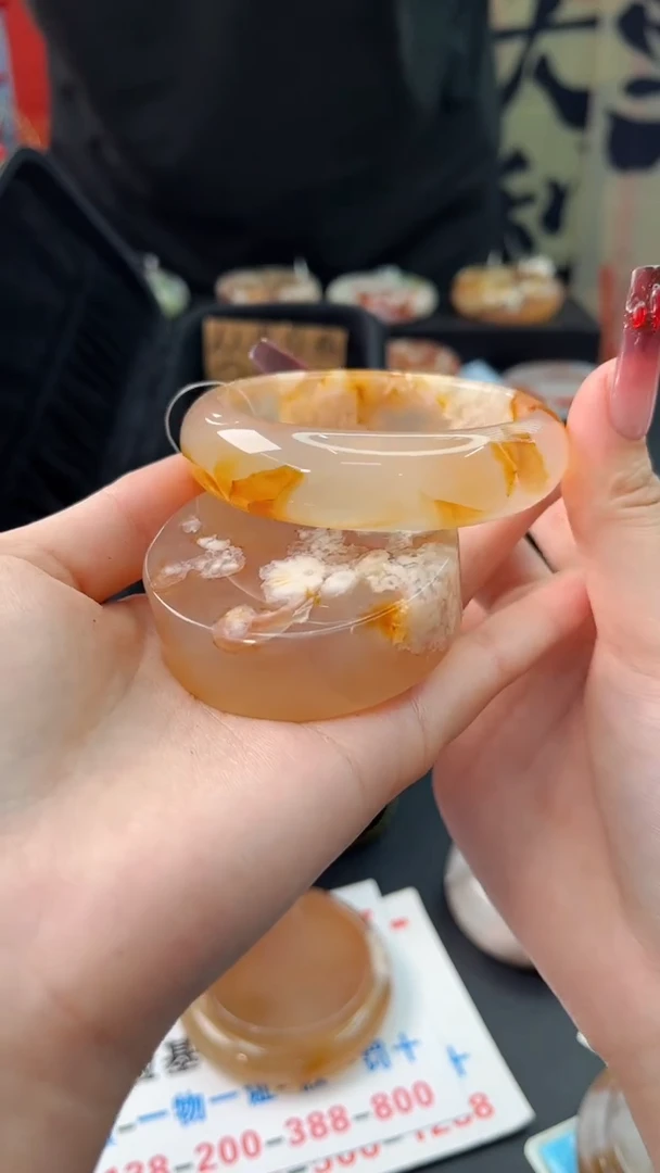 【闪购商品】石英质玉手镯未镶嵌赠送镯心（56圈口