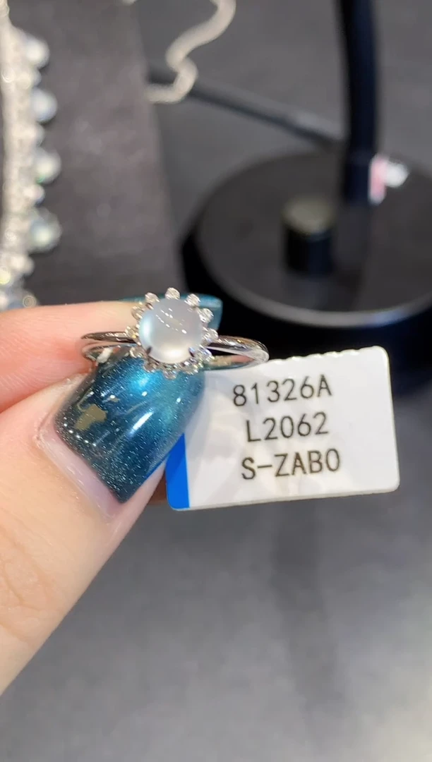 18K金镶嵌戒指翡翠L2062多样性发其一