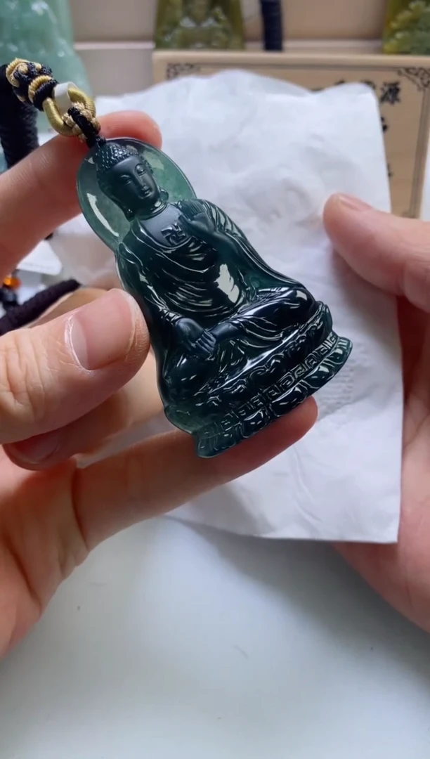 颈饰未镶嵌翡翠