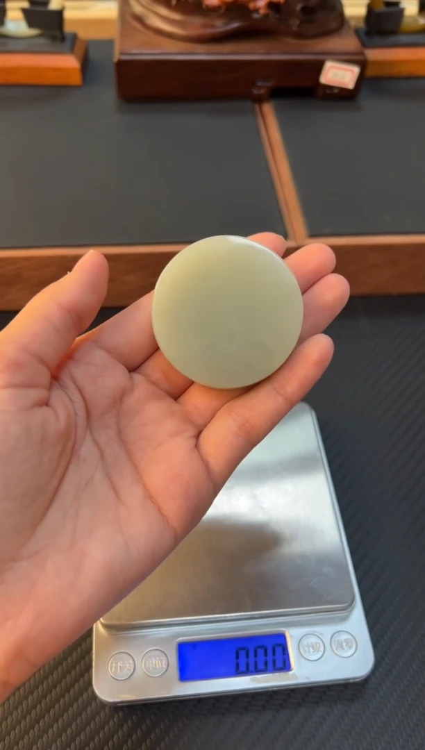 和田玉未镶嵌吊坠(不含链)且末微色差近矿镯芯 J