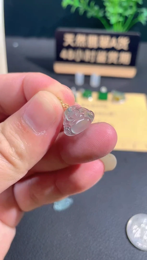 翡翠18K金镶嵌颈饰翡翠