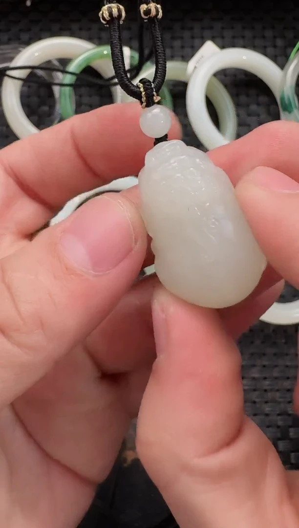 颈饰未镶嵌和田玉貔貅