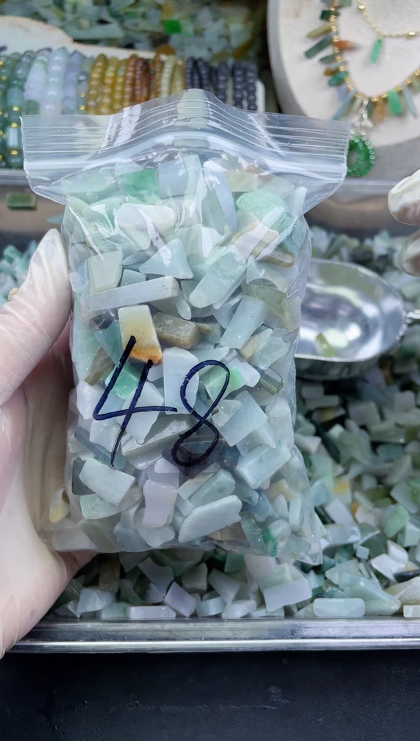 【闪购商品】翡翠颈饰未镶嵌天然翡翠边角迷你号500克48