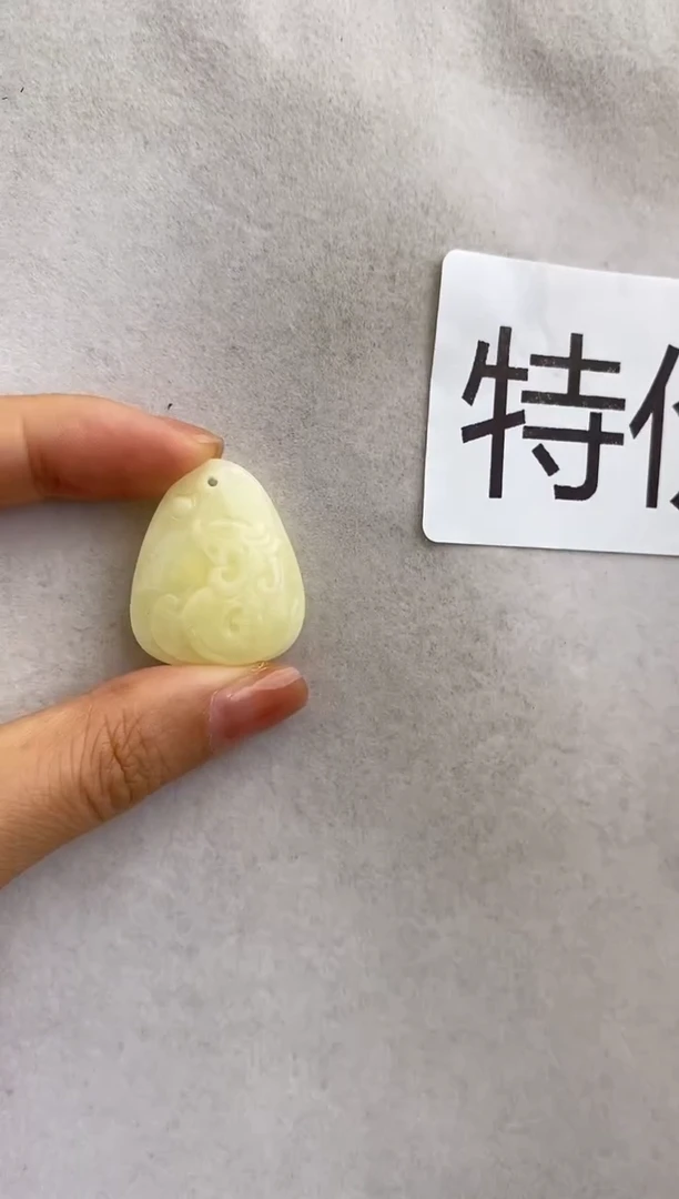 未镶嵌琥珀裸石10701240-吊坠