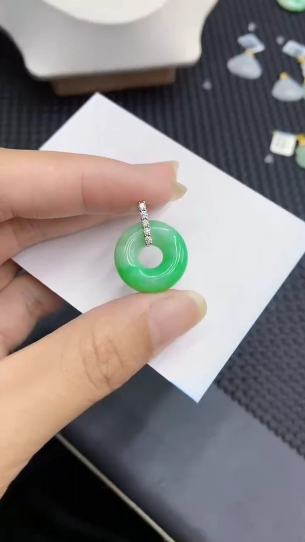 【闪购商品】翡翠颈饰18K金镶嵌            8