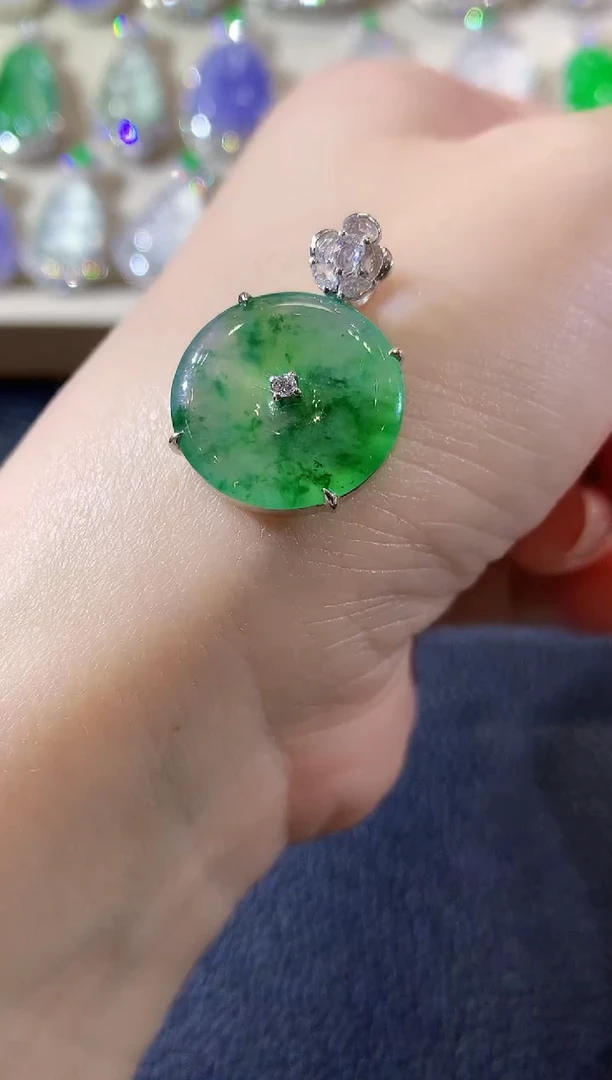 吊坠(不含链)18K金镶嵌翡翠A26