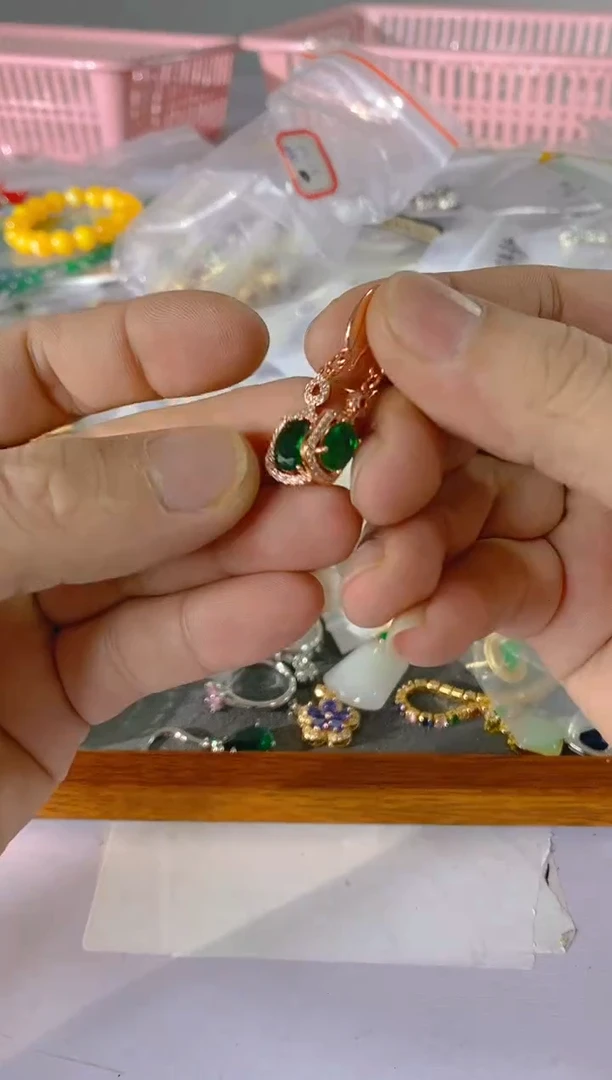 【闪购商品】水晶颈饰银S925镶嵌610红宝，蓝宝，多样性发一件赠链