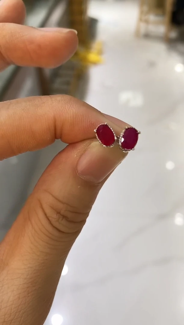 【闪购商品】红宝石耳饰银S925镶嵌耳钉