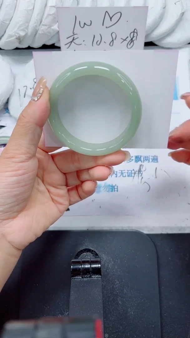 未镶嵌手镯石英质玉126-52.4