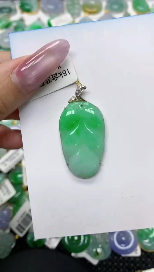 翡翠18K金镶嵌颈饰1111111111