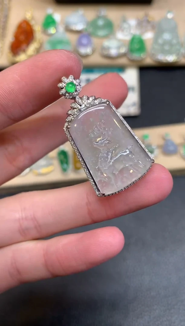 【闪购商品】翡翠颈饰18K金镶嵌无事牌【无服务费】