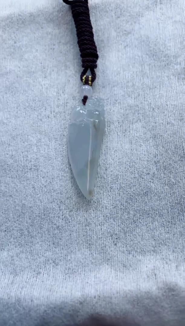 翡翠未镶嵌颈饰龙牙