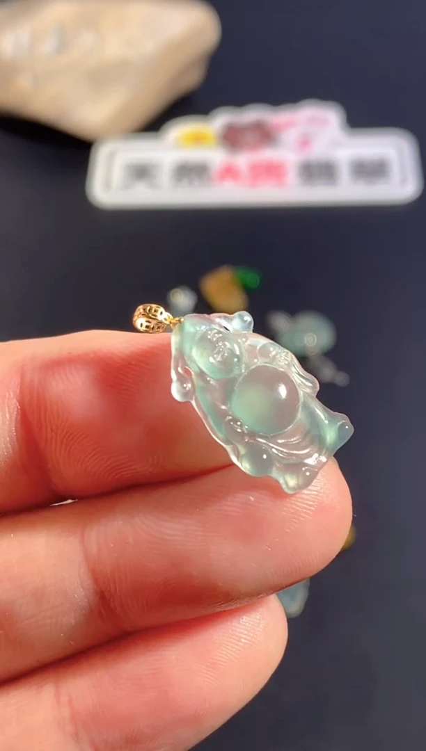 颈饰18K金镶嵌翡翠