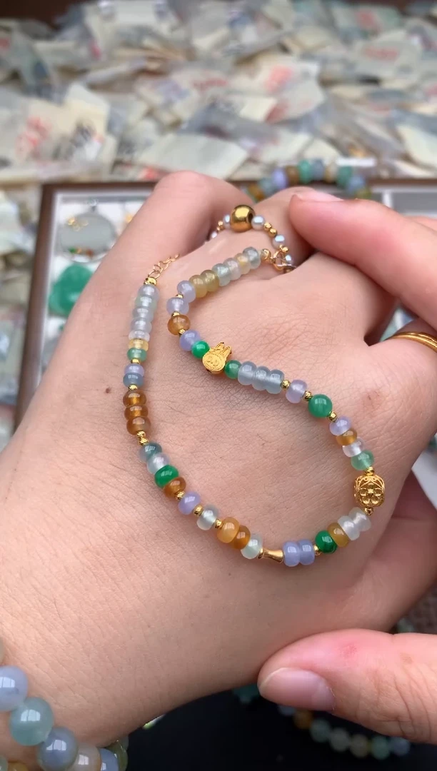 18K金镶嵌挂件翡翠一