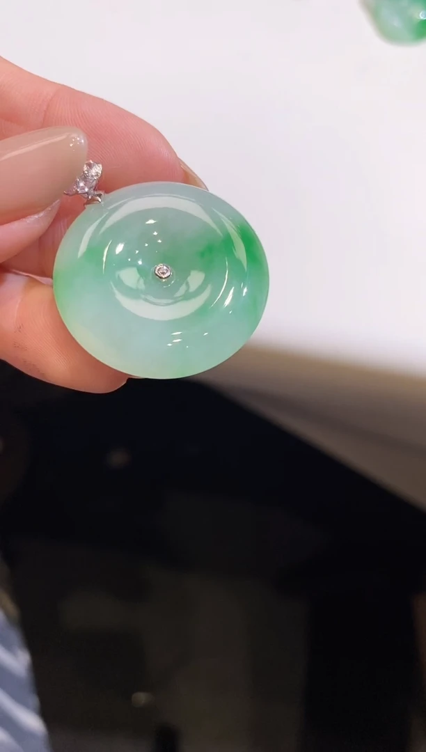 吊坠(不含链)18K金镶嵌翡翠麻****豆平安扣