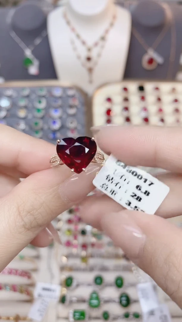 18K金镶嵌碧玺戒指碧玺6.8CT